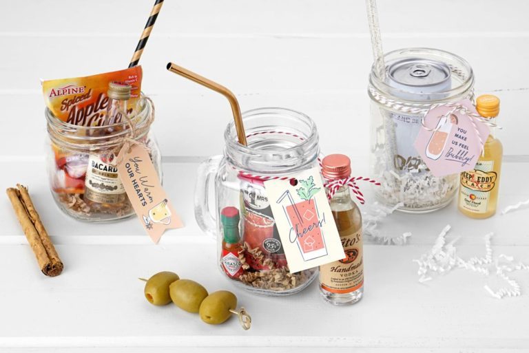 Infographic: DIY Mason Jar Cocktail Kits Make the Perfect Party Favor!