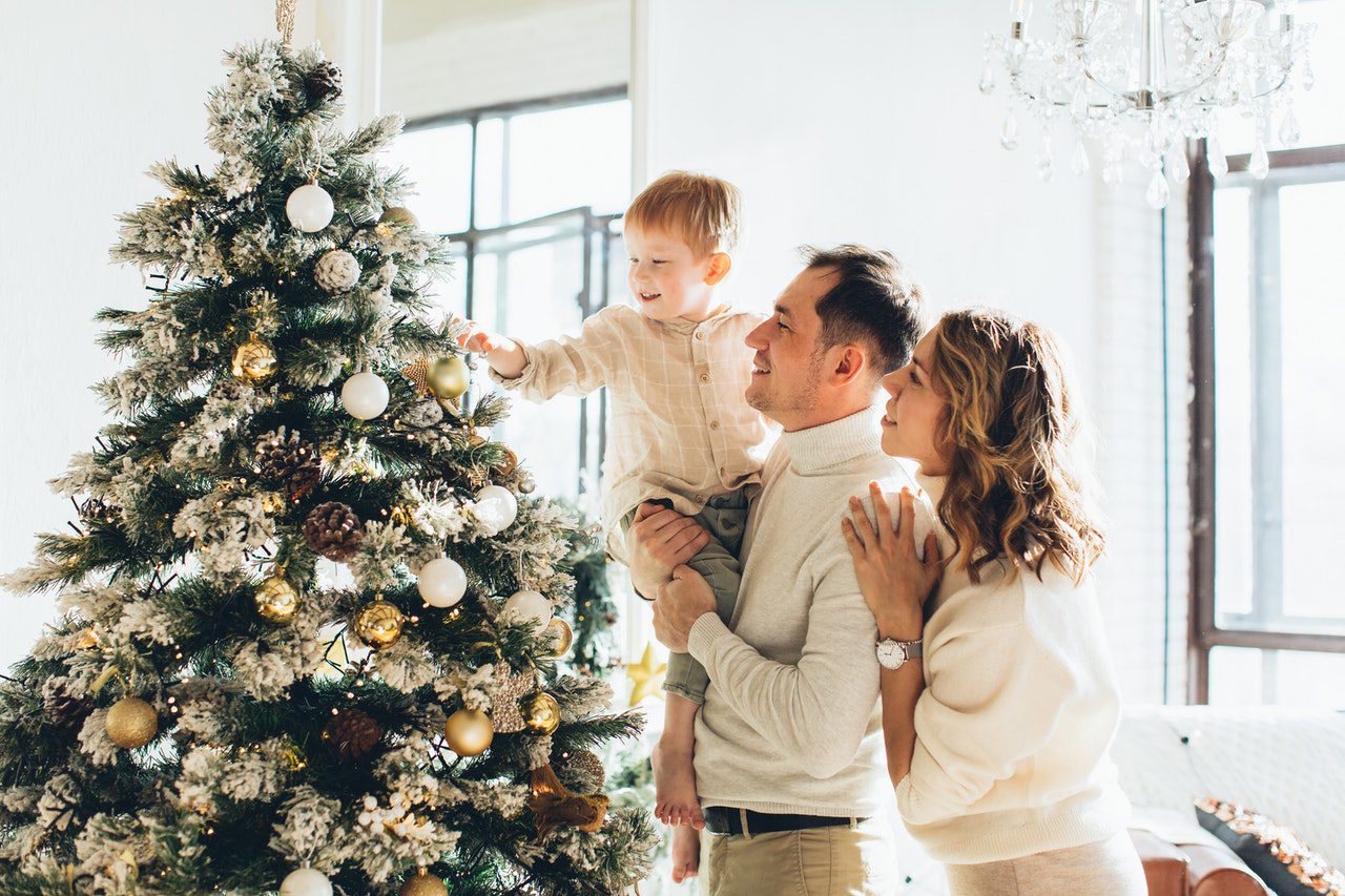Signs It's Time to Get Rid of Your Live Christmas Tree