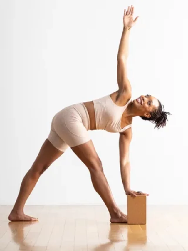 Utthita Trikonasana (Revolved Triangle Pose)